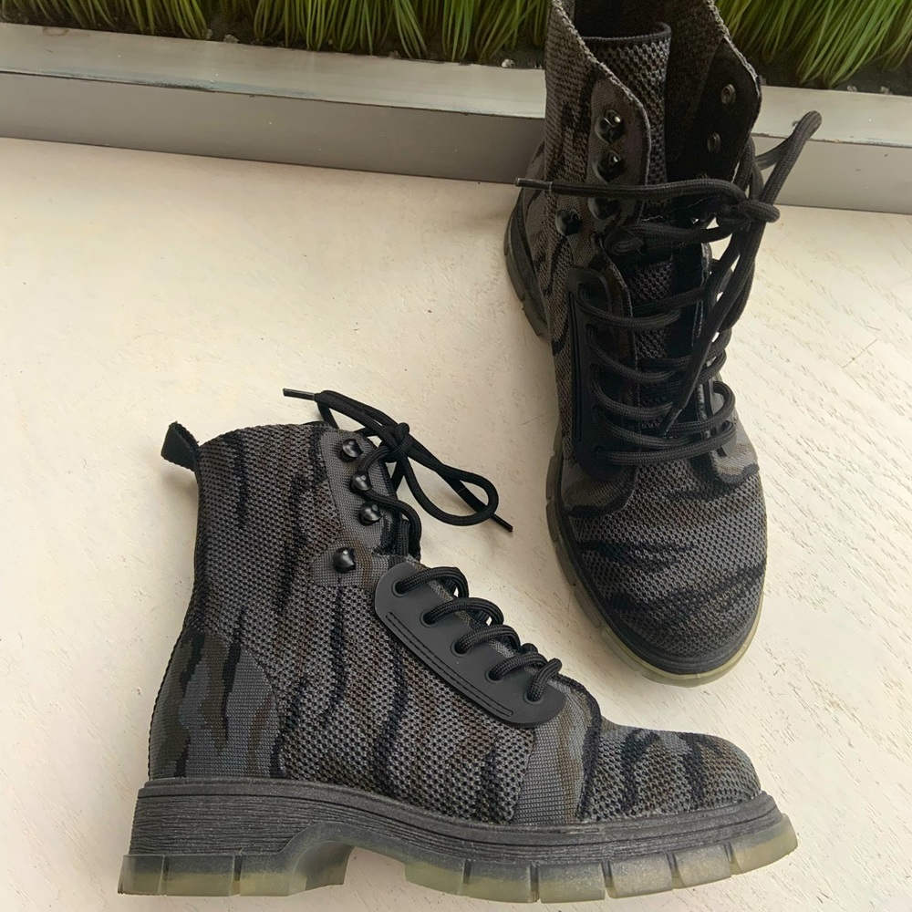 MIA Simon knit camo combat boots